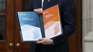 Ministers holding off on signing budget plans ‘entirely normal’, says Varadkar