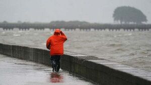 Met Éireann extends weather warnings to more areas as heavy rain brings flood risk