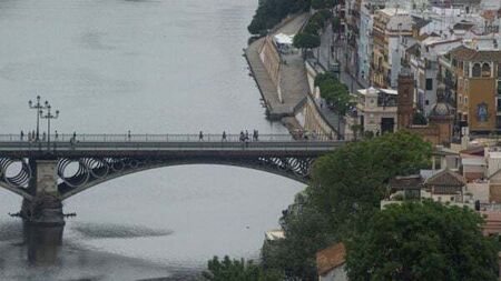 Irish tourist dies in Spain after falling off bridge into river