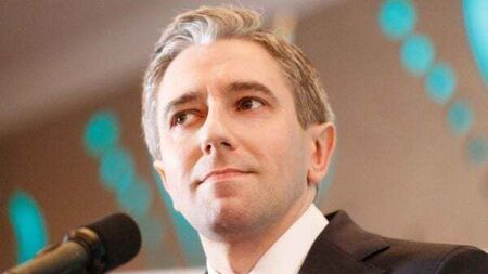 Coaltion Government should serve full term, Harris insists