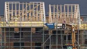 Minister vows to examine Housing Commission recommendations