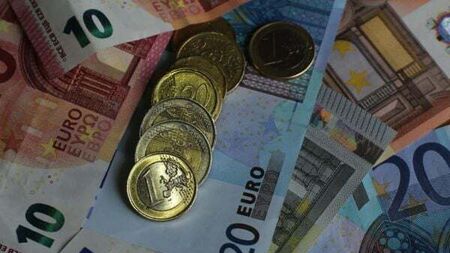 Government urged to abolish ‘pay discrimination’ against young people