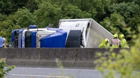 Section of M18 motorway in Clare closed off due to turned over lorry