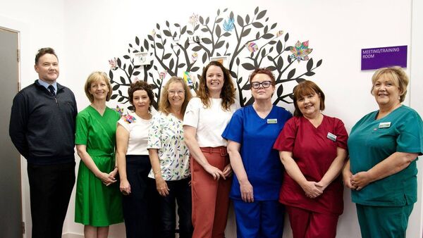 James Nolan, Chairperson PKRF; Maeve Butler, Assistant Director, Réalta/Waterford Healing Arts; Kate Murphy, Artist; Pauline Atkinson, The Ballagh, Patient &amp; Chair of the Wexford Branch of the Irish Kidney Association (IKA); Claire Meaney, Director, Réalta/Waterford Healing Arts; Carolann Flynn, Interim Unit Manager, Catherine Nunan, Clinical Nurse Specialist and Mary Coyne, Staff Nurse, BBraun Wellstone Wexford Renal Care Centre. Photos by Padraig Grant.