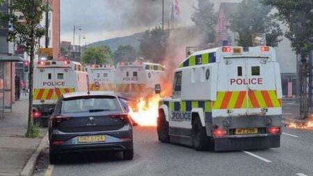 Business and cars set on fire as fresh violence breaks out in Belfast