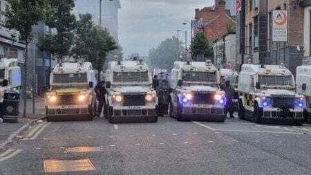 Police attacked during further violence in Belfast