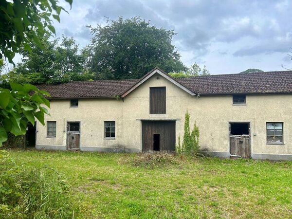 The property although vacant for many years still retains plenty of charm The property although vacant for many years still retains plenty of charm