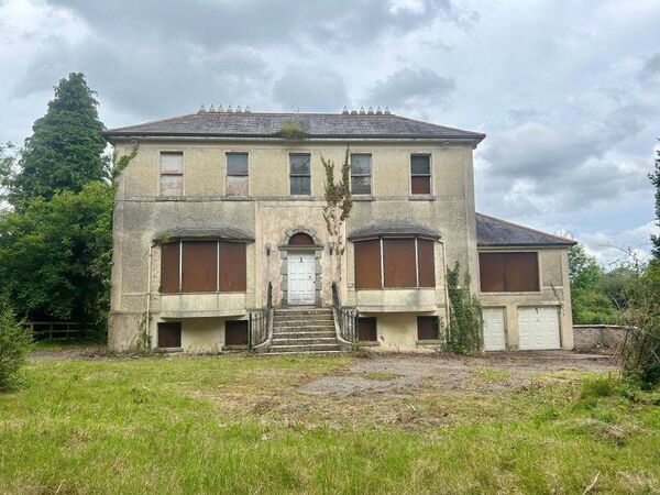 The house retains many of its fine period details but requires extensive refurbishment The house retains many of its fine period details but requires extensive refurbishment