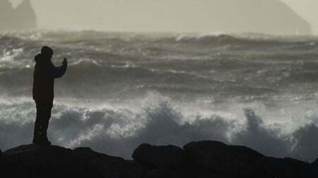 Yellow wind and rain warning issued for two counties