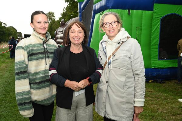 Emma, Fiona and Gillie O Loughlin 