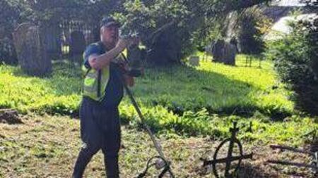 Praise for Tús worker who is keeping Kildare graveyards maintained