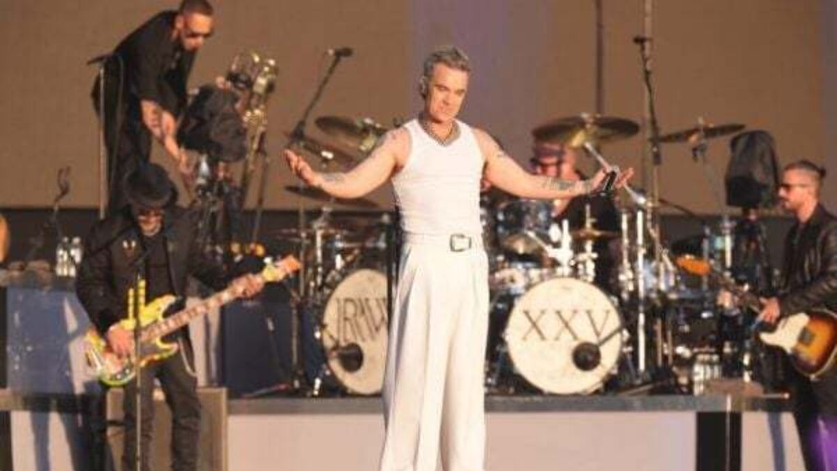 Robbie Williams interviewed in BBC boy band documentary from Louis Theroux
