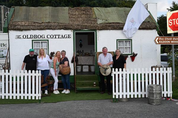Johnny Howard, Pauline Lalor, Louise Moorehead, Eilish Kavanagh, John Kavanagh and Gretti Lynch at the Old Bog Cottage 