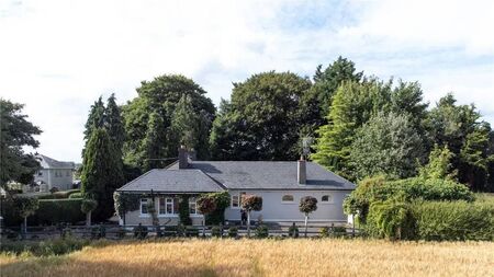 Stylish three bed bungalow within walking distance of Athy