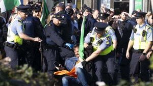 Gardaí disperse sit-down anti-immigration protest on O'Connell Bridge