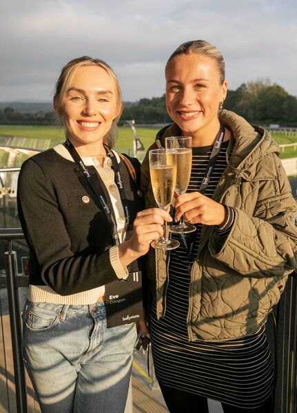 Eve Coogan &amp; Lauren Browne enjoy Taste of Kildare Photo: Gareth Chaney 