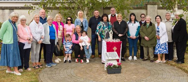 Ardrew Manor residents and special guests