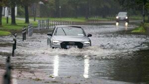 Heavy rain warning extended to more counties as Met Éireann predicts flooding