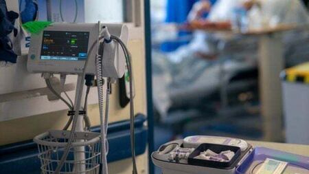 Hospital overcrowding: More than 9,600 patients admitted without beds this month