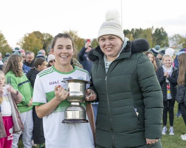 Sallins Captain Claire Nugent recieves the Junior B Cup from AYU representative Zoe Casbolt Photo: Aisling Hyland