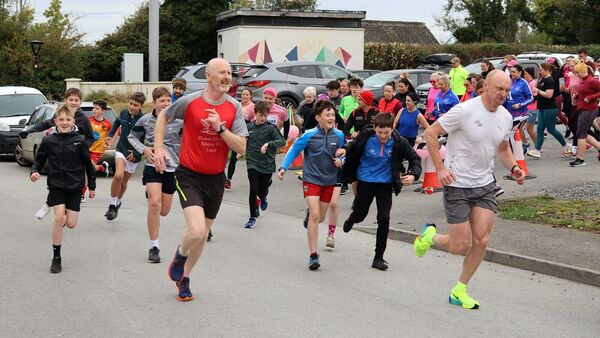 And they's off - enthusiastic start for the Narraghmore Pink Run 2024