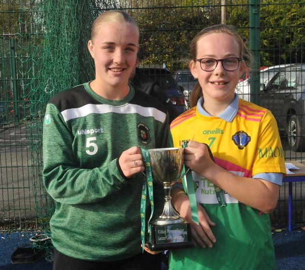 Peamount Utd player Keelin Dermody presents the Kildare Schools Division 3 trophy to Emma O'Meara (Scoil Náisiúnta Colmcill Naofa, Moone captain) Photo: Martin Rowe 