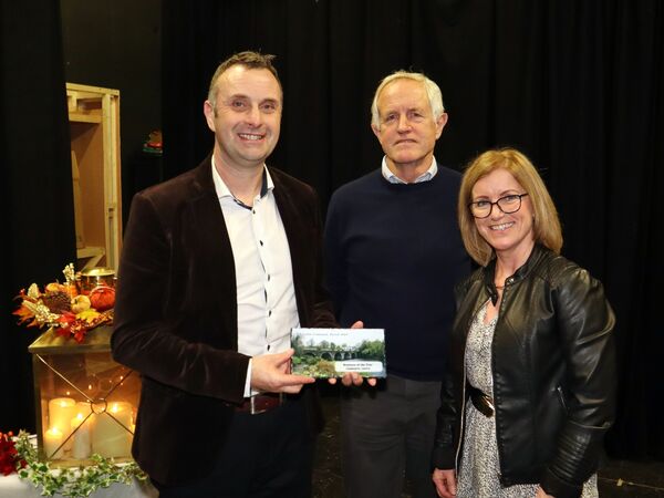 Enda O'Neill and Cathy Phelan of Kilcullen Community Centre accept the Best Business Award award from KCA's Tony O'Sullivan.