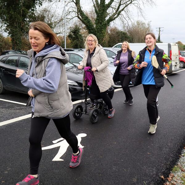 Even a leg injury didn't stop Eilis Keogh from completing her circuit, supported by friends.