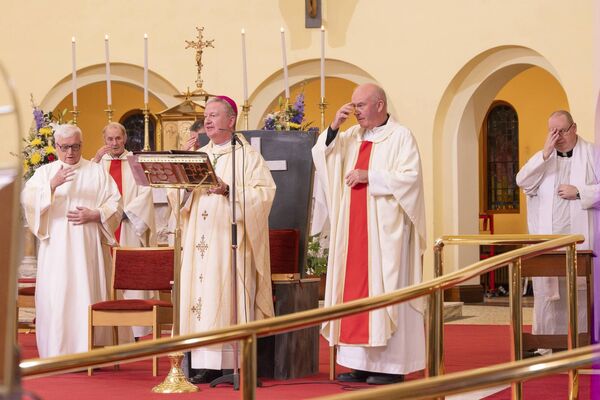 Bishop Paul Dempsey celebrates the service with PP Fr Liam Rigney