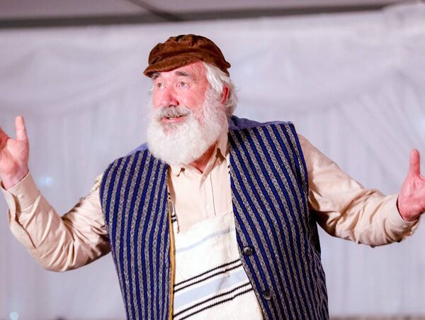Arthur McGauran sings a song from Fiddler on the Roof