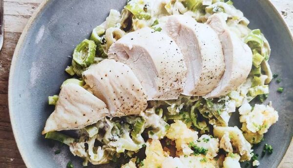 Chicken with Leek and spinach in Blue Cheese Sauce Chicken with Leek and spinach in Blue Cheese Sauce
