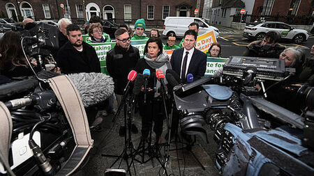 Sinn Féin leader accuses Simon Harris of ‘scaremongering’ over economic shocks