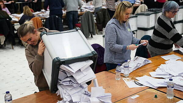 Tallies in general election suggest some trouble for big figures