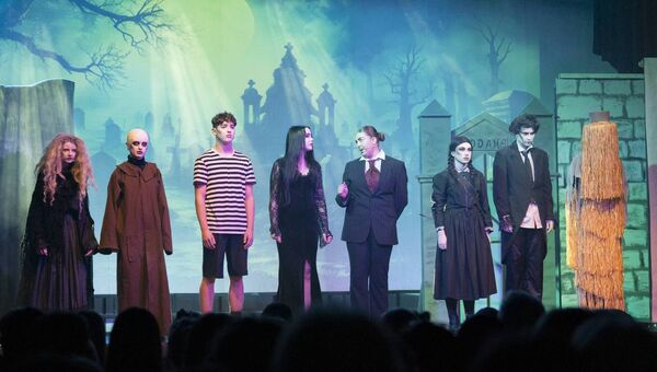 The cast of the show The cast of the show