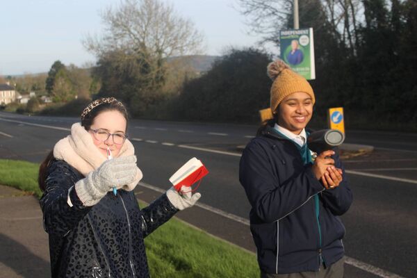 Róisín and Akhila moni toring traffic speeds