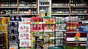 Pair armed with knives threaten staff at off-licence Pair armed with knives threaten staff at off-licence