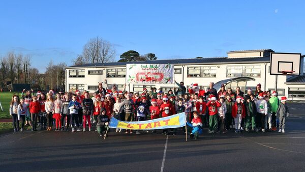 The Second classes lining up for the start of their Daidí na Nollag Dash