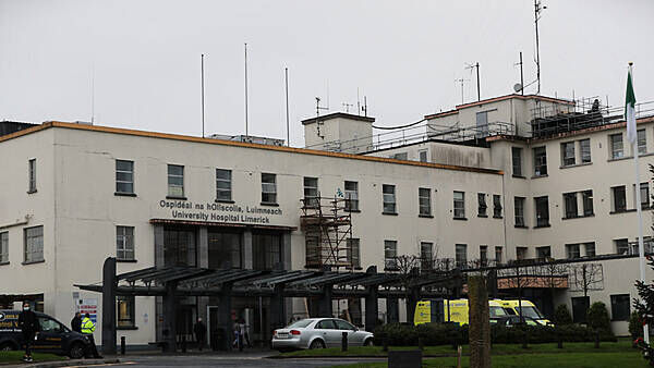 Trolley watch: 571 people waiting for beds in Irish hospitals