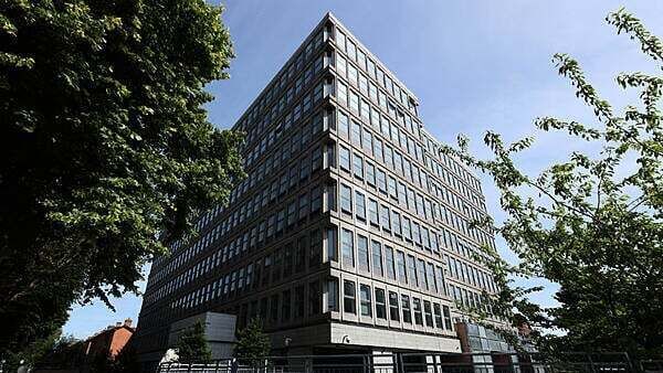 Cost of replacing wall around government building soared to €490,000