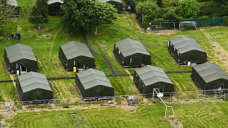 Report finds unvetted staff and overcrowding in asylum seeker accommodation