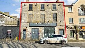 Athy pub sold at auction after frantic bidding