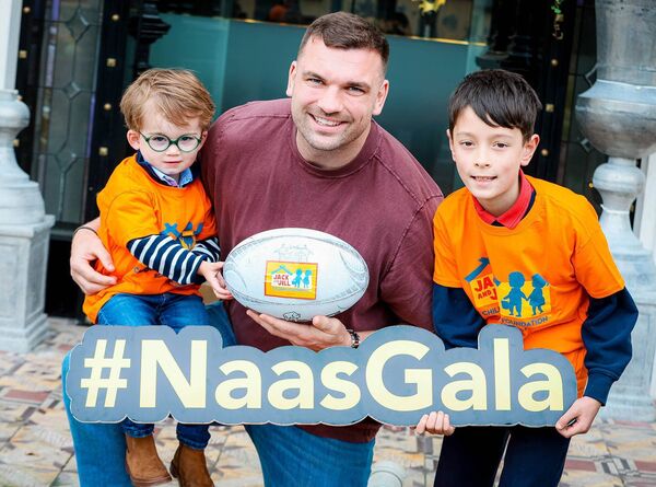 Pictured at the announcement of the Naas Lions Club Gala Ball 2025 are Munster Captain and Irish rugby Ppayer, Tadhg Beirne with Bodie Barry (3) and Teddy Quinn (10) from Naas