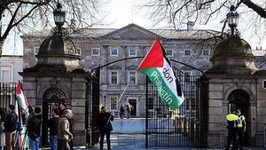 14 arrested at protest against Israel’s war in Gaza after Leinster House blocked 14 arrested at protest against Israel’s war in Gaza after Leinster House blocked