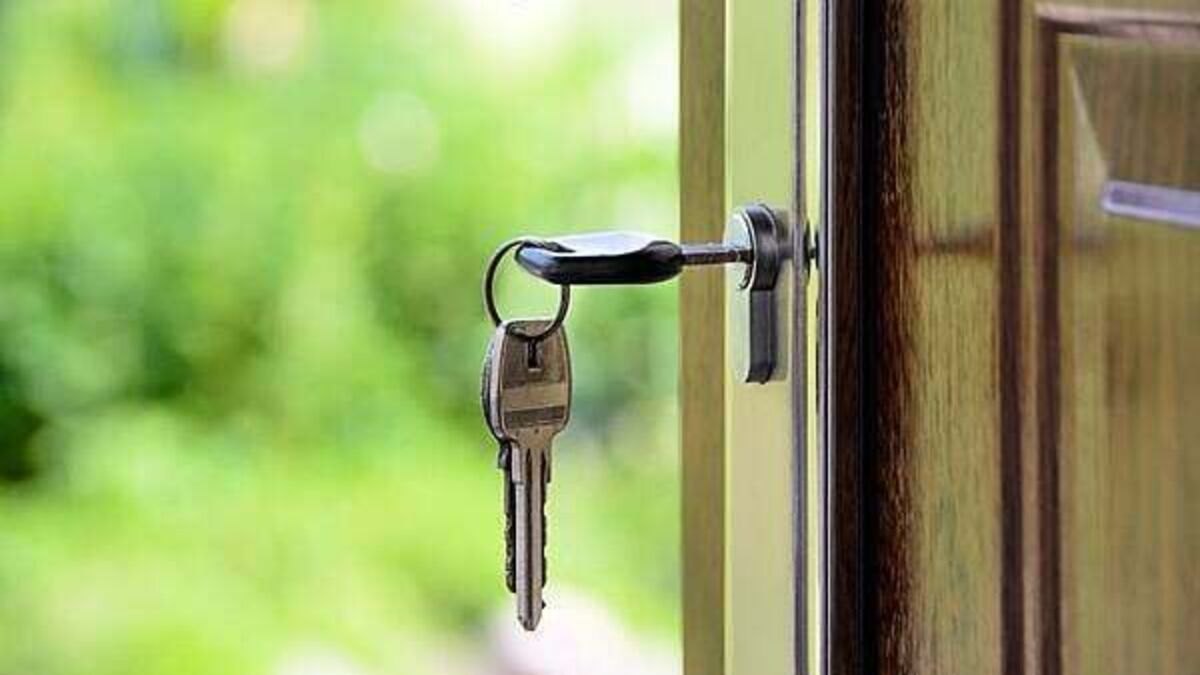 Airbnb and Booking.com could receive fines worth millions of euro under new letting rules