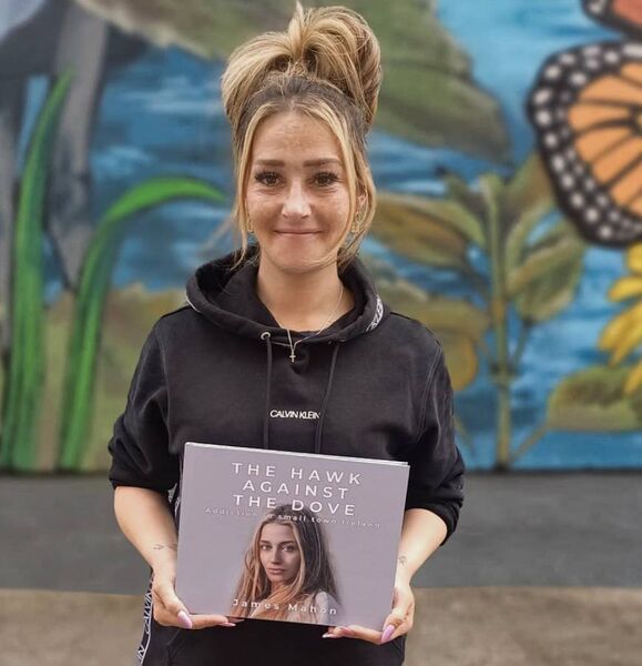 Antoinette with the book