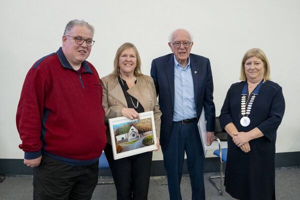 Bernie and Jane Sanders with Clem Roche who traced Jane Sanders ancestory to Athy with Michael Donovan and cathaoirleach Aoife Breslin