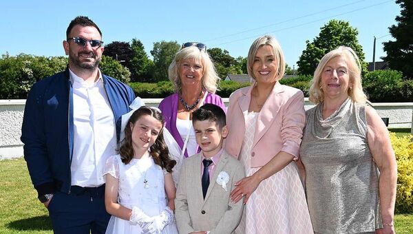 Piper and Frankie Grainger and family 
