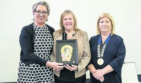 Ciara O'Keeffe presents a beautiful hand crafted ceramic image to Jane Sanders O'Meara, with cathaoirleach of Athy Municipal District Aoife Breslin Ciara O'Keeffe presents a beautiful hand crafted ceramic image to Jane Sanders O'Meara, with cathaoirleach of Athy Municipal District Aoife Breslin