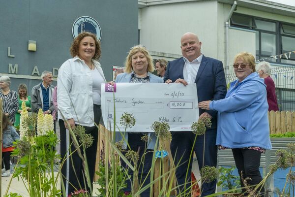 Siobhan Gannon, Aoife Breslin, Mark Wall TD and Liz Dooley with a cheque from Kildare County Council Local Property Tax Fund for €10,000