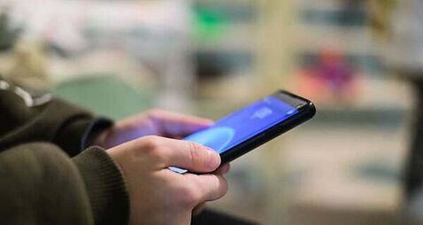 Parents need greater support to guide safe online behaviour for children, report says